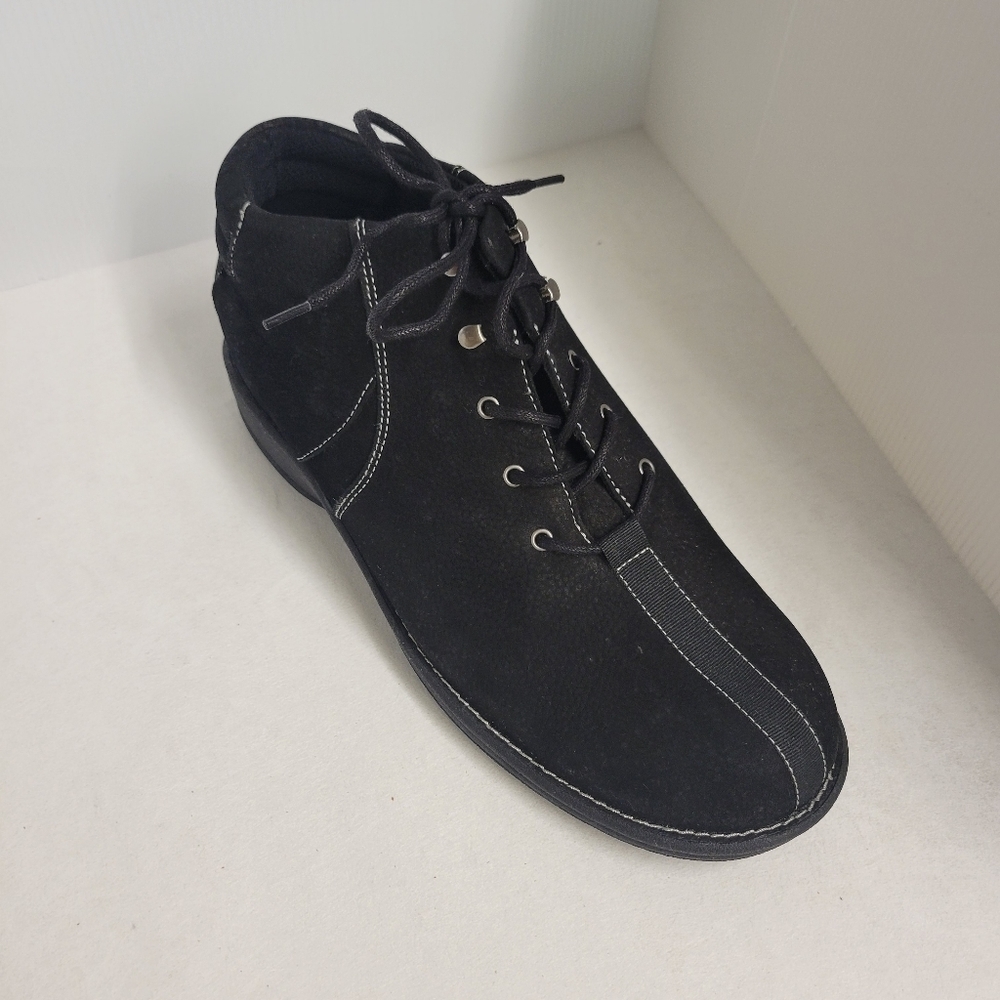 White Mt Mountain Black Leather boots Size 10 W